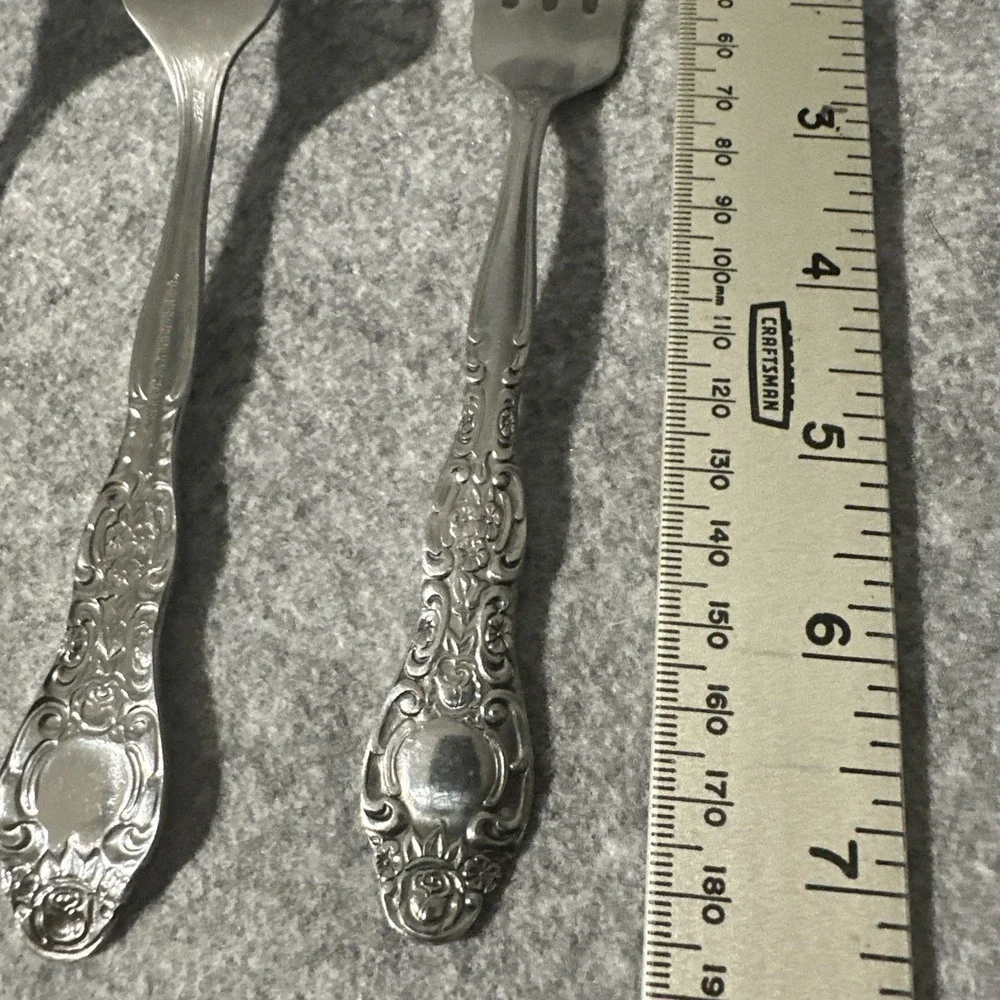 4 International Stainless VERONA Pattern Forks ‎ 7449